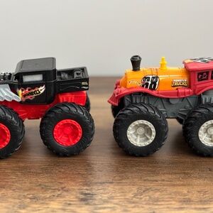Hot Wheels MONSTER TRUCKS Rev Treed BONE SHAKER & LOCO PUNK 2017-2019 Black Red